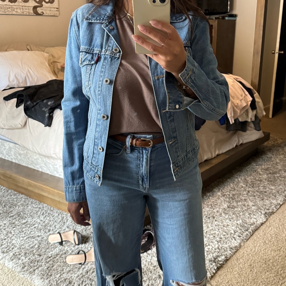 Classic Blue Denim Women's LEVIS Jean jacket - Picture 3 of 5